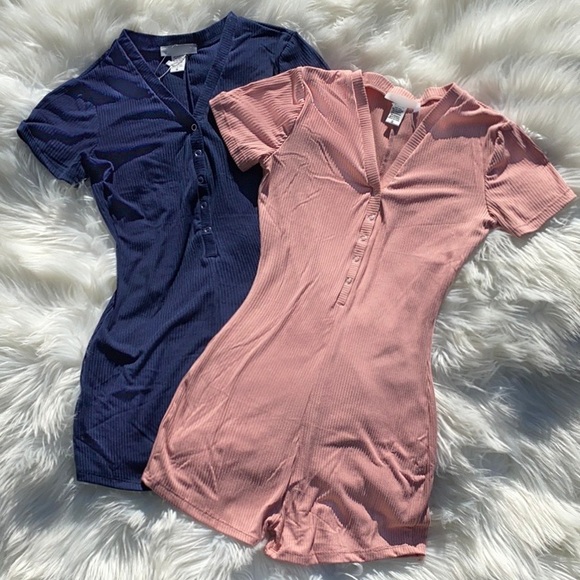 Navy Blue Button Ribbed Romper - Picture 3 of 6